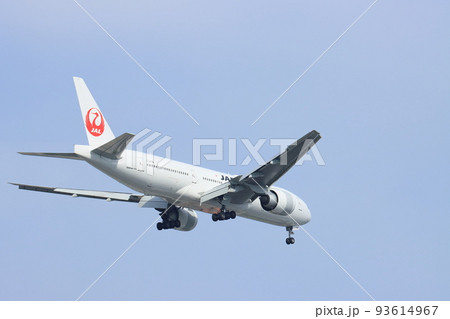着陸進入する旅客機 着陸進入する旅客機 93614967