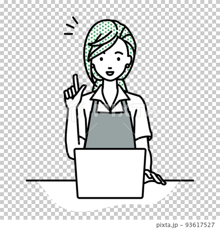 デスクで座ってPCを開いて何かひらめいた店員の女性 93617527