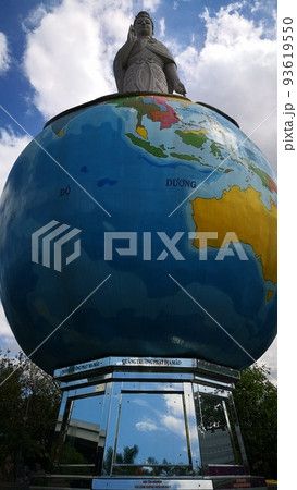 絶対見逃せない！ベトナムホーチミンの観光スポット　ベトナム料理、ピンク教会、奇怪遺産、夜景 93619550