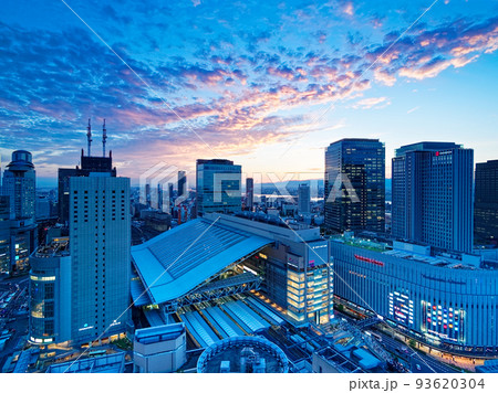 大阪梅田 阪急グランドビルから見る夕暮れのJR大阪駅周辺 93620304