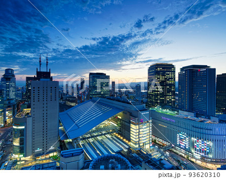 大阪梅田 阪急グランドビルから見る夕暮れのJR大阪駅周辺 93620310