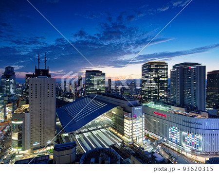 大阪梅田 阪急グランドビルから見る夕暮れのJR大阪駅周辺 93620315