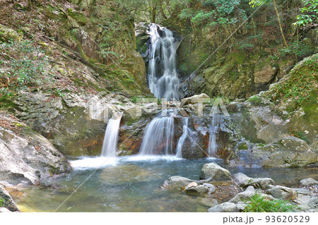 【琴弾の滝】 岡山県美作市滝宮 93620529