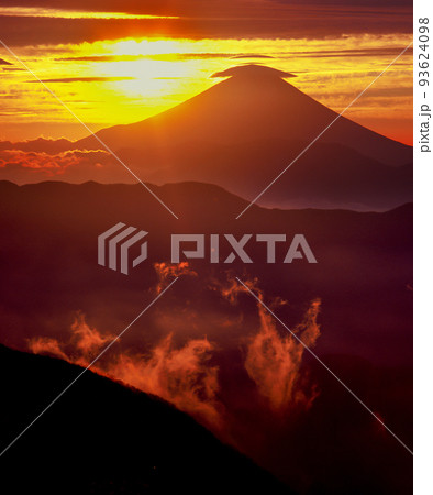 南アルプスから日の出の富士山 南アルプスから日の出の富士山 93624098