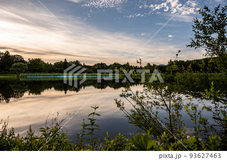 巣鷹湖の朝 朝焼け リフレクション 巣鷹湖の朝 朝焼け リフレクション 93627463