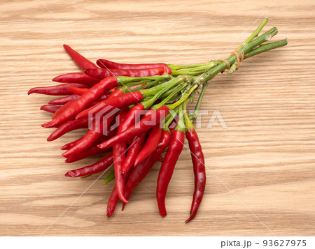 生のトウガラシ 生のトウガラシ 93627975