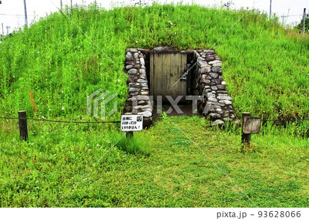 相模原市立史跡田名向原遺跡公園の野外展示（古墳時代小型円墳） 93628066