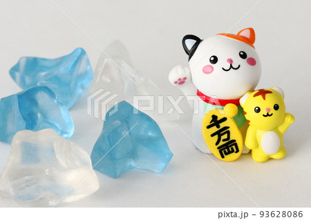 ネコとトラの置物 ネコとトラの置物 93628086