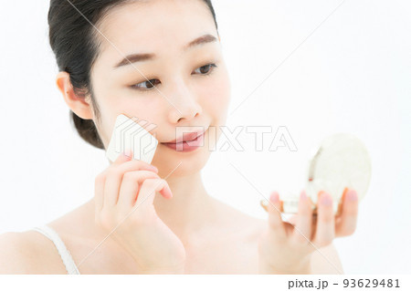化粧・パフ・女性 93629481