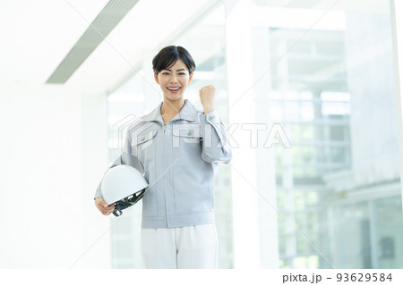 作業服の女性　作業員　現場監督 93629584
