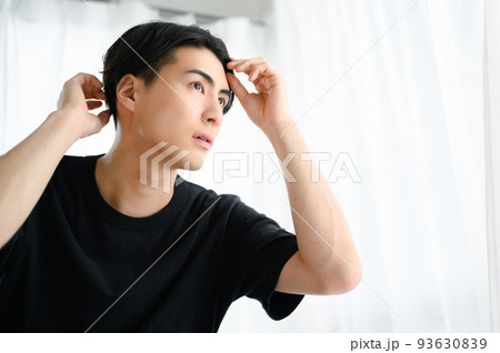 男性のヘアセット 93630839
