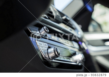 ボタン ダイヤル 自動車 93632879