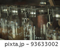 お店に並ぶ瓶 93633002