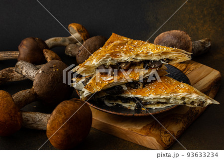 Pie with mushrooms boletus 93633234