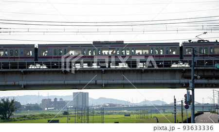 多摩川河川敷を走る京王線 93633336