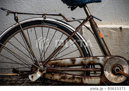 錆びた自転車の写真素材 [93633371] - PIXTA