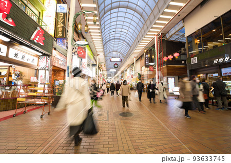 【兵庫県】12月・賑わう神戸元町ショッピングストリート 【兵庫県】12月・賑わう神戸元町ショッピングストリート 93633745