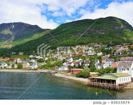 ベルゲン急行とフロム鉄道で訪れるノルウェーの世界遺産フィヨルド ベルゲン急行とフロム鉄道で訪れるノルウェーの世界遺産フィヨルド 93633974