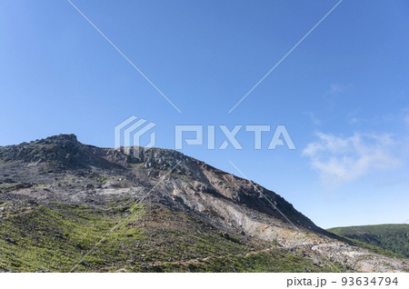 栃木県那須登山道から茶臼岳を見た風景 栃木県那須登山道から茶臼岳を見た風景 93634794