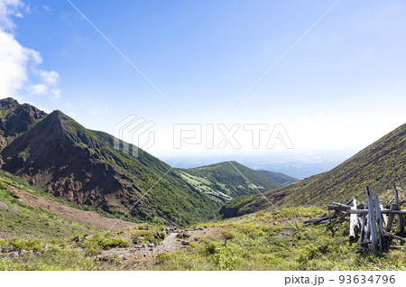 栃木県那須登山道の風景 栃木県那須登山道の風景 93634796