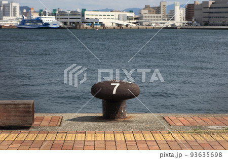 係船柱(ボラード)に振られた数字/7 係船柱(ボラード)に振られた数字/7 93635698