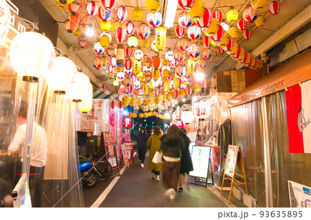 【大阪府】12月・裏天満ちょうちん通り、天満市場 93635895