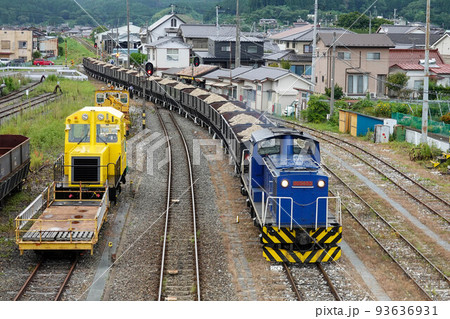 岩手開発鉄道の貨物列車 盛駅にて 93636931