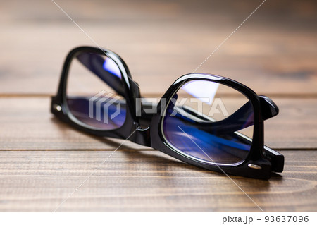 黒縁眼鏡 93637096