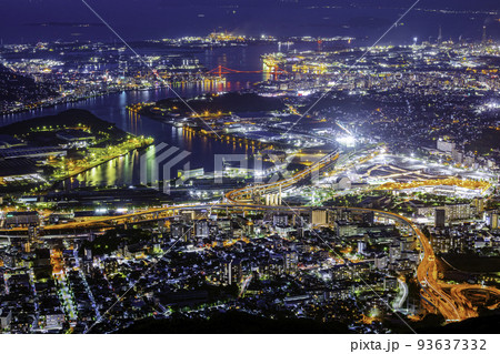 新日本三大夜景に認定された皿倉山からの素晴らしい夜景(福岡県北九州市) 新日本三大夜景に認定された皿倉山からの素晴らしい夜景(福岡県北九州市) 93637332