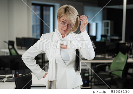 Caucasian mature woman is puzzled in the office. Caucasian mature woman is puzzled in the office. 93638150
