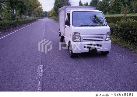 配達中/軽貨物車両/軽トラック/貨物車4 配達中/軽貨物車両/軽トラック/貨物車4 93639191