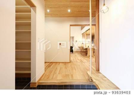 お洒落な玄関ホール お洒落な玄関ホール 93639403