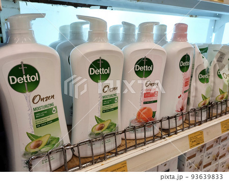 MELAKA, MALAYSIA -JUNE 6, 2022: Liquid bath soap in plastic bottles and commercial soft packets. Sorted by type and brand. Price tags are placed to make it easier for buyers. MELAKA, MALAYSIA -JUNE 6, 2022: Liquid bath soap in plastic bottles and commercial soft packets. Sorted by type and brand. Price tags are placed to make it easier for buyers. 93639833