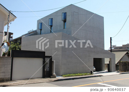 キューブ型のコンクリート打ちっ放しのモダンでラグジュアリーなオシャレでスタイリッシュな美しい邸宅 キューブ型のコンクリート打ちっ放しのモダンでラグジュアリーなオシャレでスタイリッシュな美しい邸宅 93640037