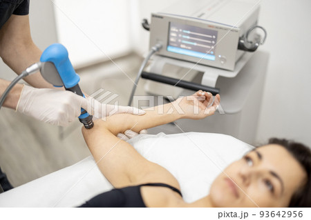 Doctor applies shock wave therapy on women's knee Doctor applies shock wave therapy on women's knee 93642956