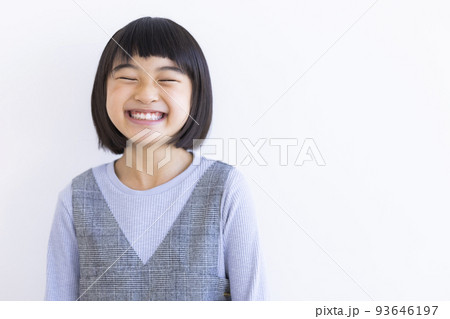 女の子 小学生 93646197