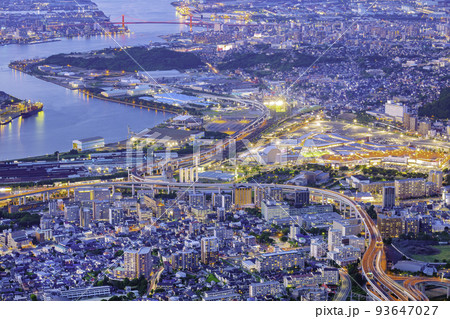 新日本三大夜景に認定された皿倉山からの素晴らしい夜景(福岡県北九州市) 新日本三大夜景に認定された皿倉山からの素晴らしい夜景(福岡県北九州市) 93647027
