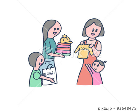 子供のお下がりをあげる親子 93648475