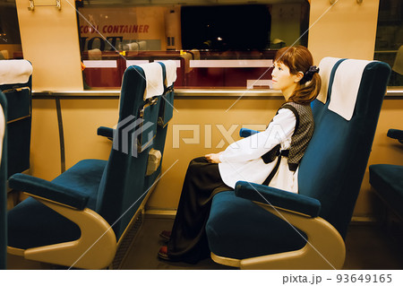 女の子の一人旅 93649165