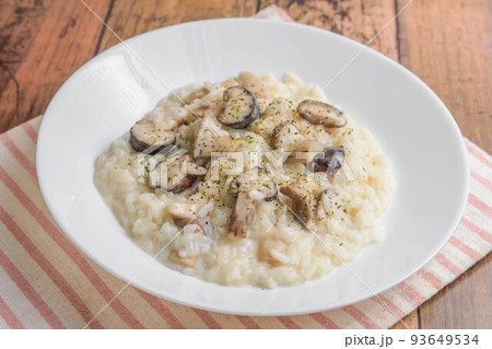 キノコのリゾット 93649534