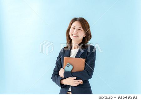 ビジネス 女性 スマートフォン ビジネス 女性 スマートフォン 93649593