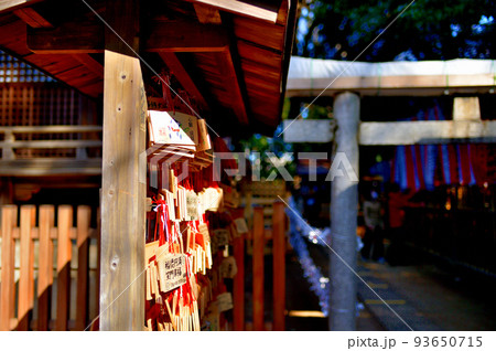 代々木八幡宮 冬の参拝者の風景 代々木八幡宮 冬の参拝者の風景 93650715