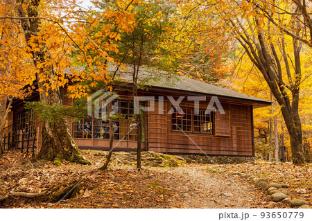 国内屈指の観光地 奥日光の秋 紅葉のイタリア大使館別荘記念公園 国内屈指の観光地 奥日光の秋 紅葉のイタリア大使館別荘記念公園 93650779