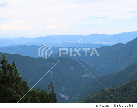 三峰神社・奥宮遥拝殿から山々を望む 三峰神社・奥宮遥拝殿から山々を望む 93651262