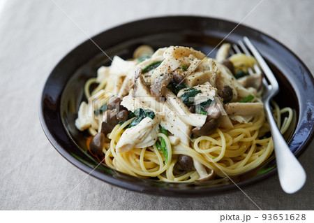 ささみときのこのヘルシーパスタ ささみときのこのヘルシーパスタ 93651628