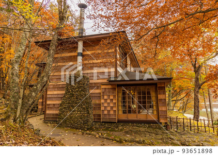 国内屈指の観光地 奥日光の秋 紅葉のイタリア大使館別荘記念公園 国内屈指の観光地 奥日光の秋 紅葉のイタリア大使館別荘記念公園 93651898