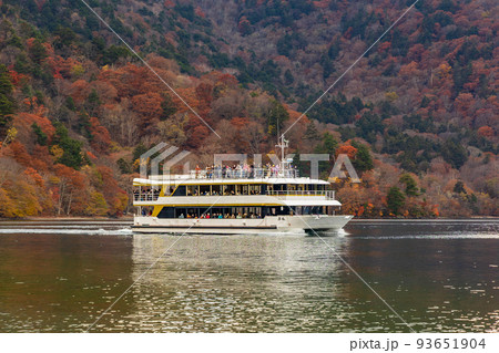 国内屈指の観光地 奥日光の秋 紅葉の中禅寺湖 遊覧船 国内屈指の観光地 奥日光の秋 紅葉の中禅寺湖 遊覧船 93651904
