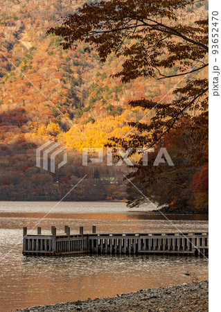 国内屈指の観光地 奥日光の秋 紅葉の中禅寺湖 国内屈指の観光地 奥日光の秋 紅葉の中禅寺湖 93652470