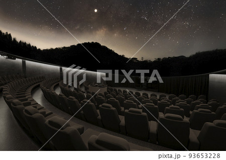 プラネタリウム　円形スクリーン　天体ショー 93653228