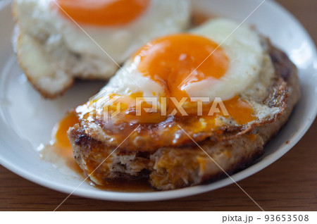 目玉焼きハンバーグ 目玉焼きハンバーグ 93653508